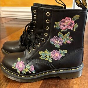Dr. Martens 1460 Vonda II Combat Boots Women’s Size 8 Floral Embroidered